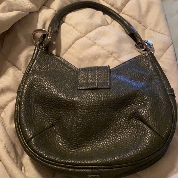 Guia’s olive short handle purse with silver buckles - Picture 3 of 3